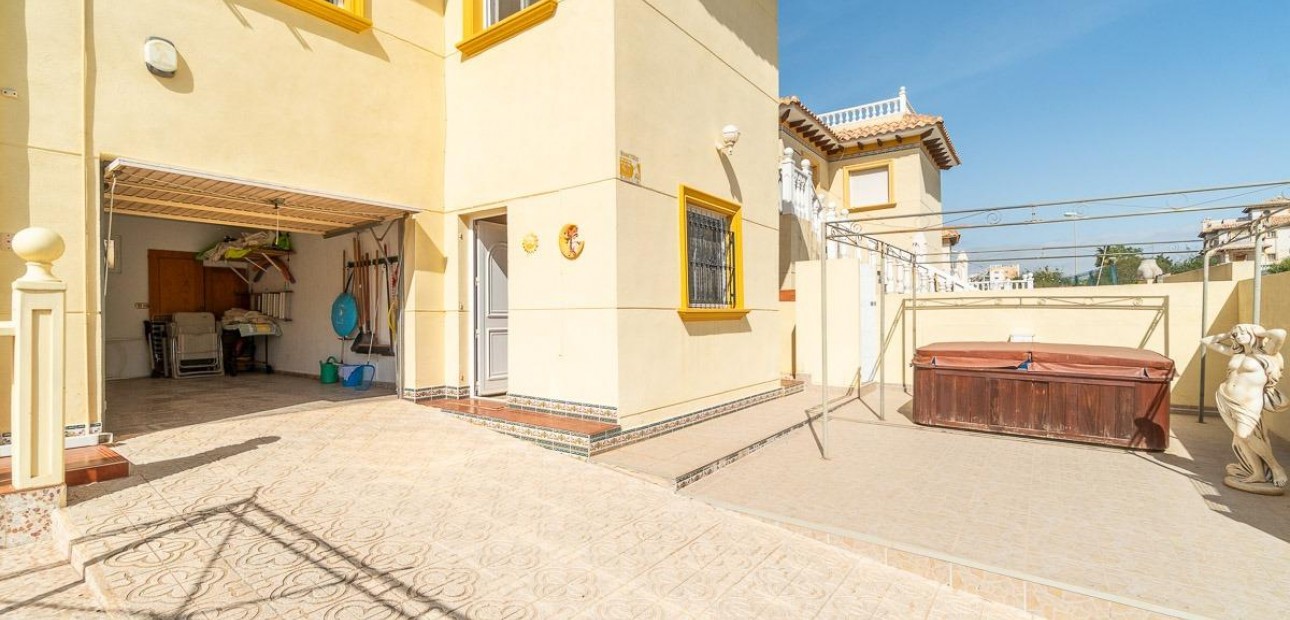 Venta - Villa -
Orihuela Costa - La Zenia