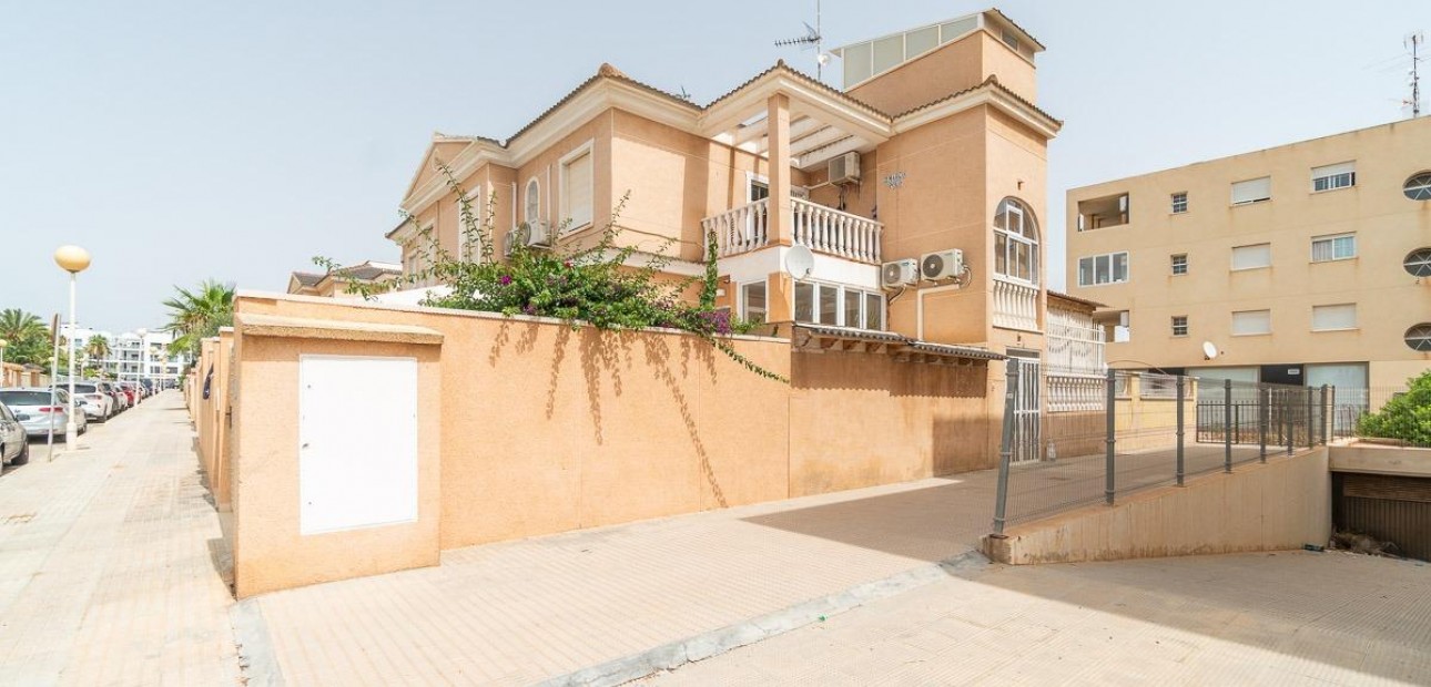 Sale - Apartment / flat -
Orihuela Costa - La Zenia