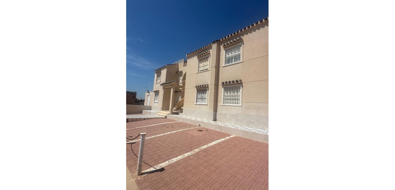 Sale - Bungalow -
Torrevieja - Sector 25