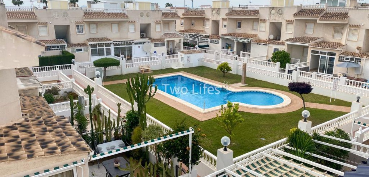 Sale - Bungalow -
Torrevieja - Sector 25