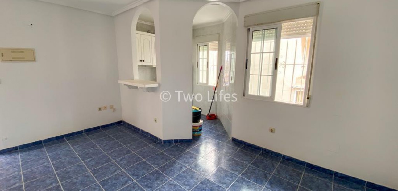 Sale - Bungalow -
Torrevieja - Sector 25