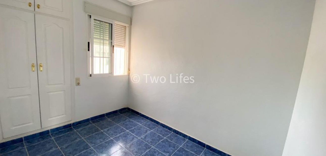 Sale - Bungalow -
Torrevieja - Sector 25