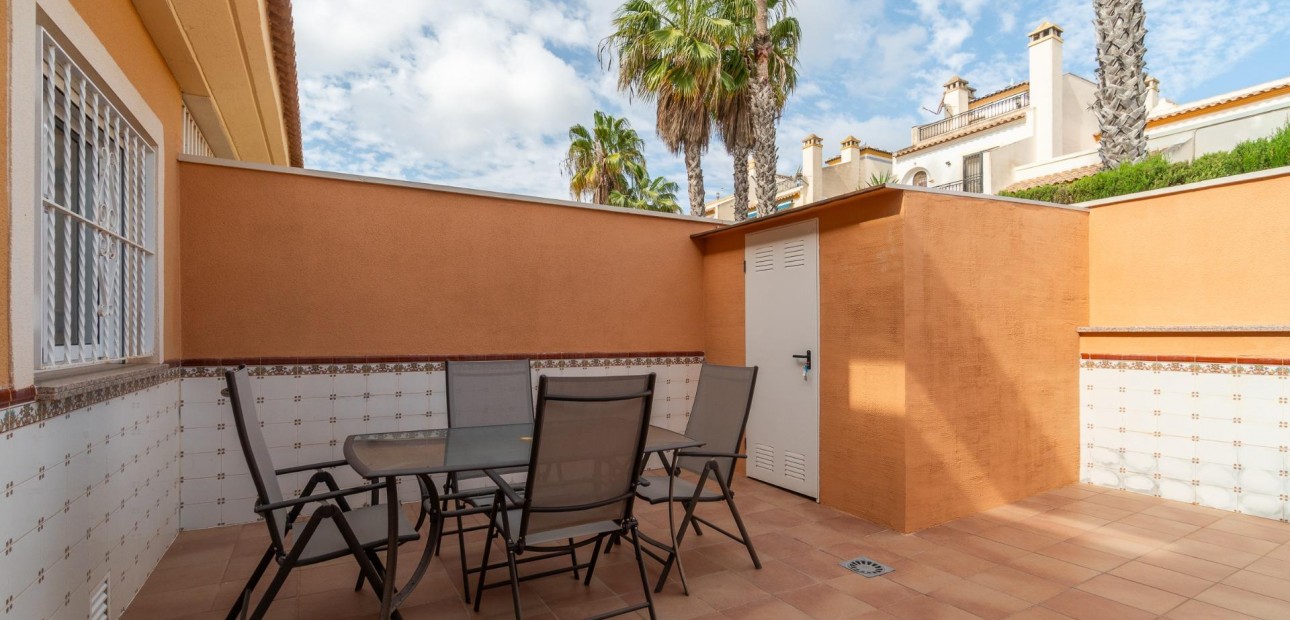 Venta - Terraced house -
Orihuela Costa - Los Dolses