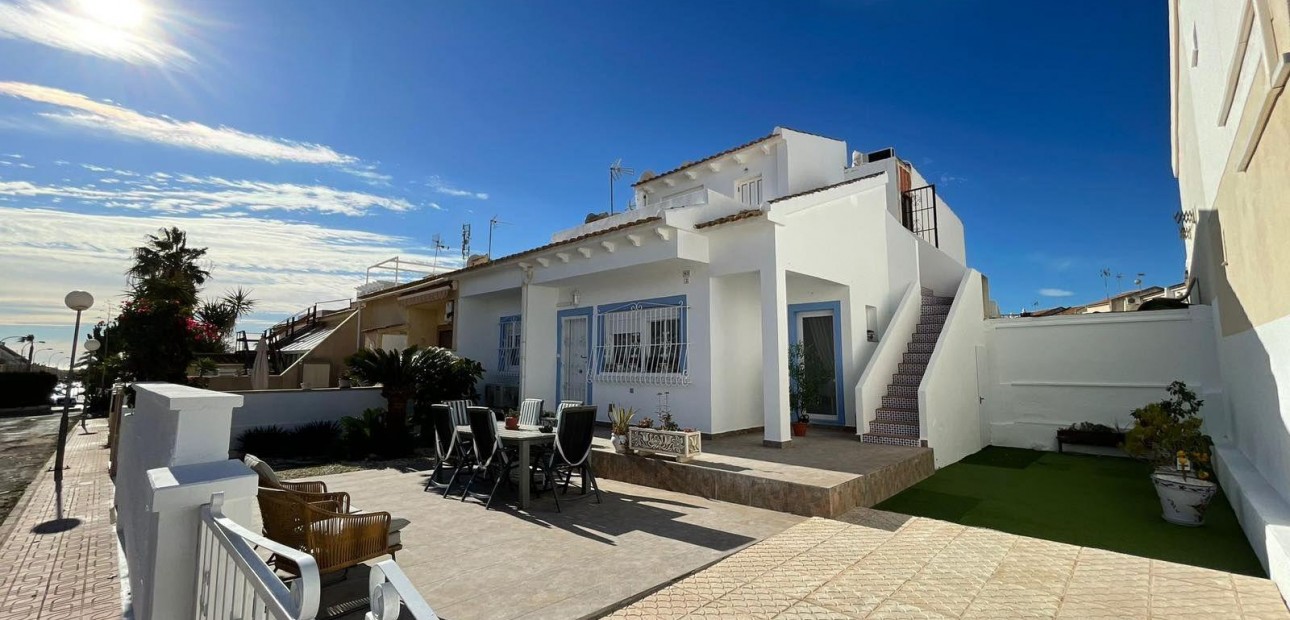 Sale - Villa -
Orihuela Costa - Las Mimosas