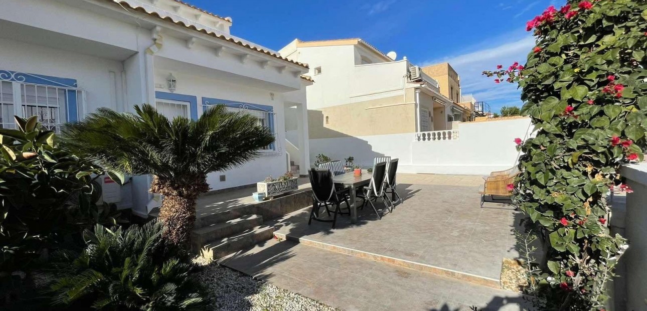 Herverkoop - Villa -
Orihuela Costa - Las Mimosas