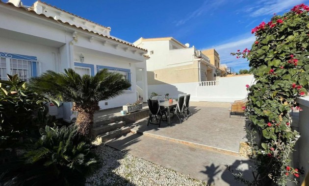 Sale - Villa -
Orihuela Costa - Las Mimosas