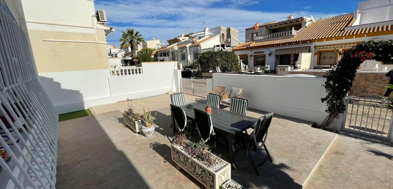 Sale - Villa -
Orihuela Costa - Las Mimosas