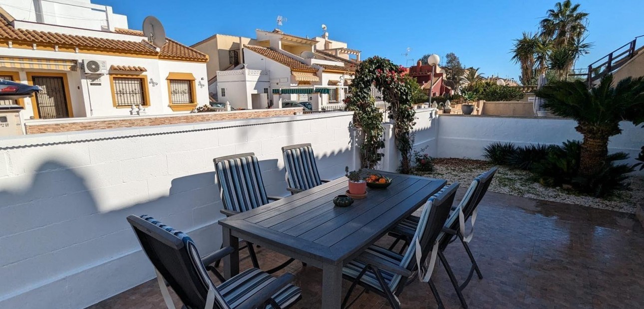 Sale - Villa -
Orihuela Costa - Las Mimosas