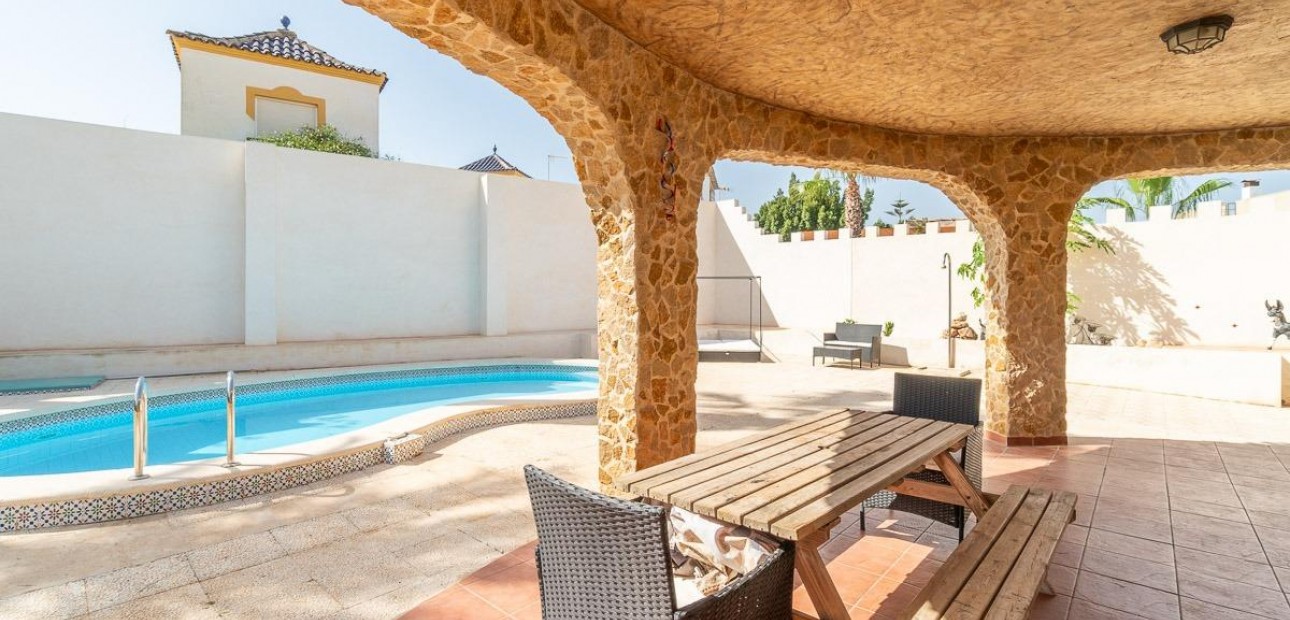 Venta - Villa -
Torrevieja - Los altos