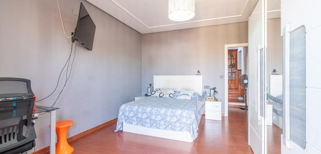 Sale - Villa -
Torrevieja - Los altos