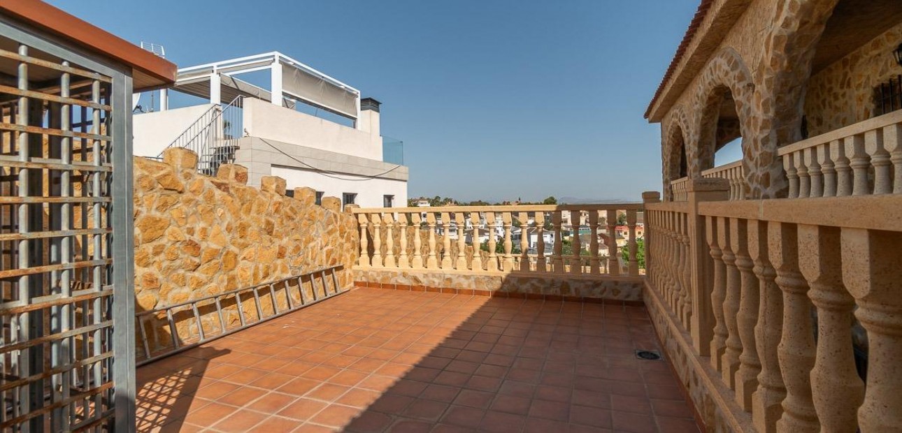 Herverkoop - Villa -
Torrevieja - Los altos