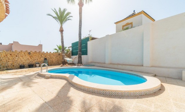 Herverkoop - Villa -
Torrevieja - Los altos