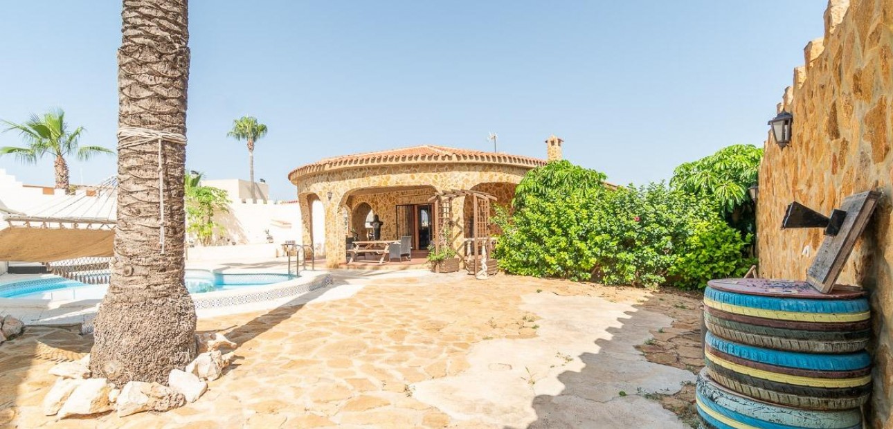 Herverkoop - Villa -
Torrevieja - Los altos