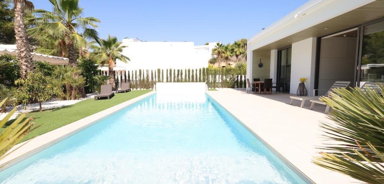 Sale - Villa -
Orihuela - Las Colinas Golf