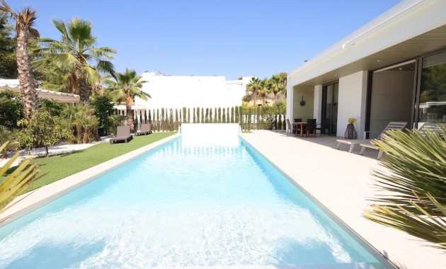 Sale - Villa -
Orihuela - Las Colinas Golf