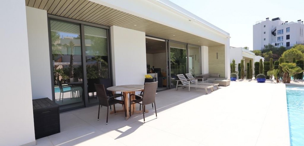 Sale - Villa -
Orihuela - Las Colinas Golf