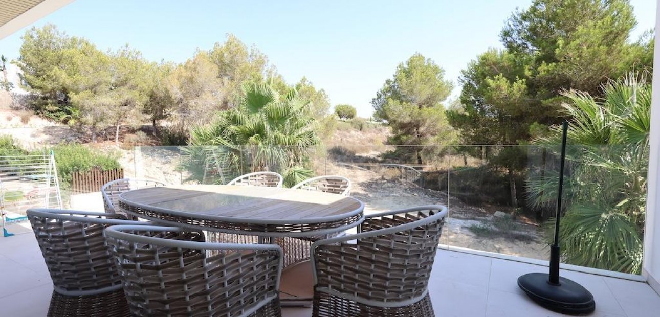 Sale - Villa -
Orihuela - Las Colinas Golf