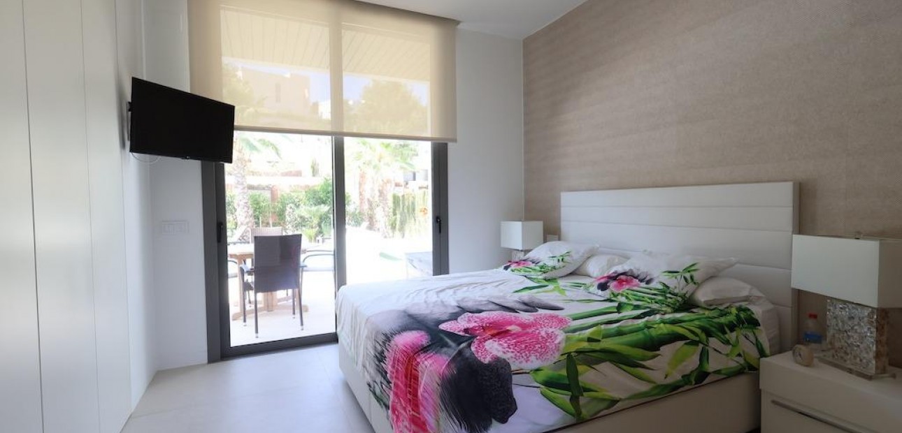 Sale - Villa -
Orihuela - Las Colinas Golf