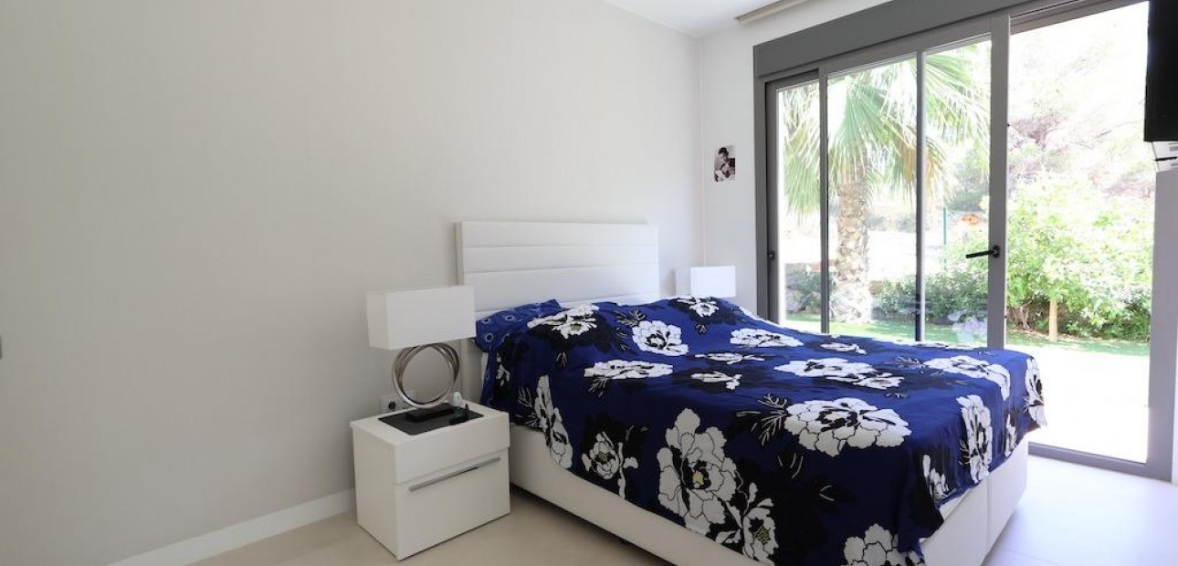 Sale - Villa -
Orihuela - Las Colinas Golf