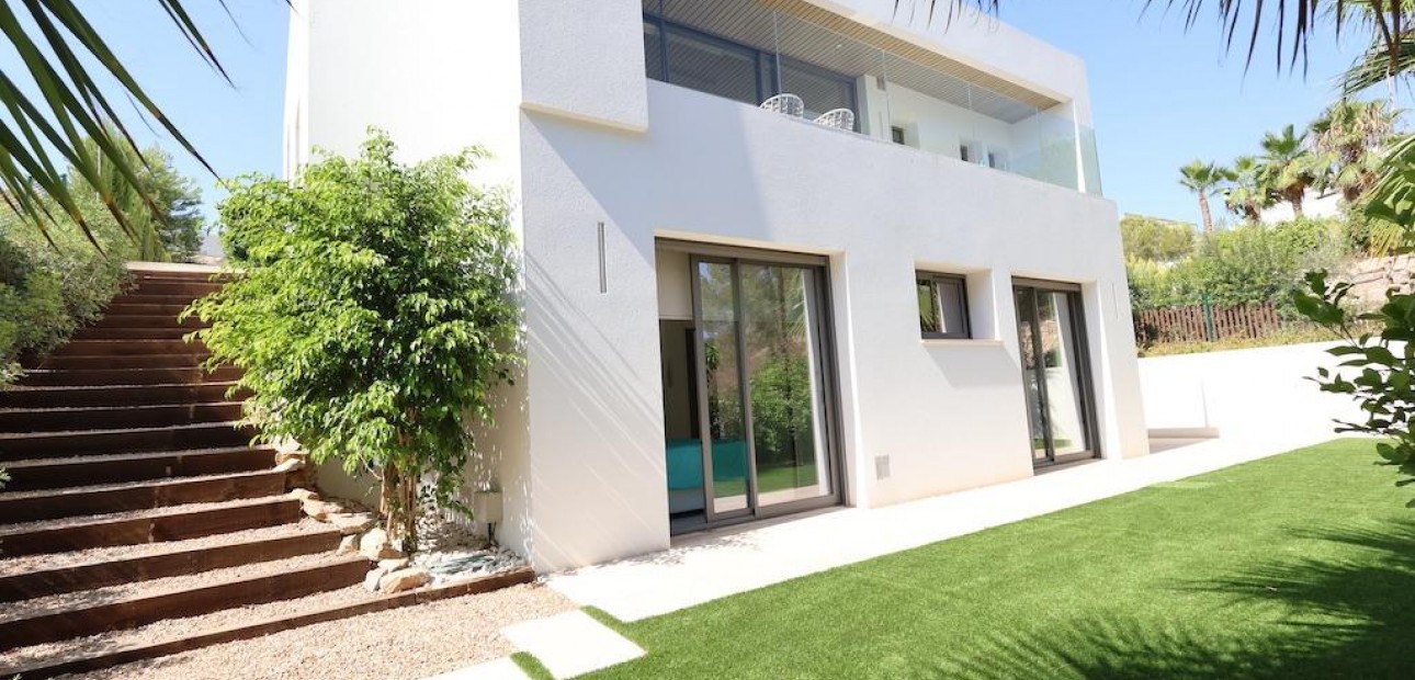 Sale - Villa -
Orihuela - Las Colinas Golf