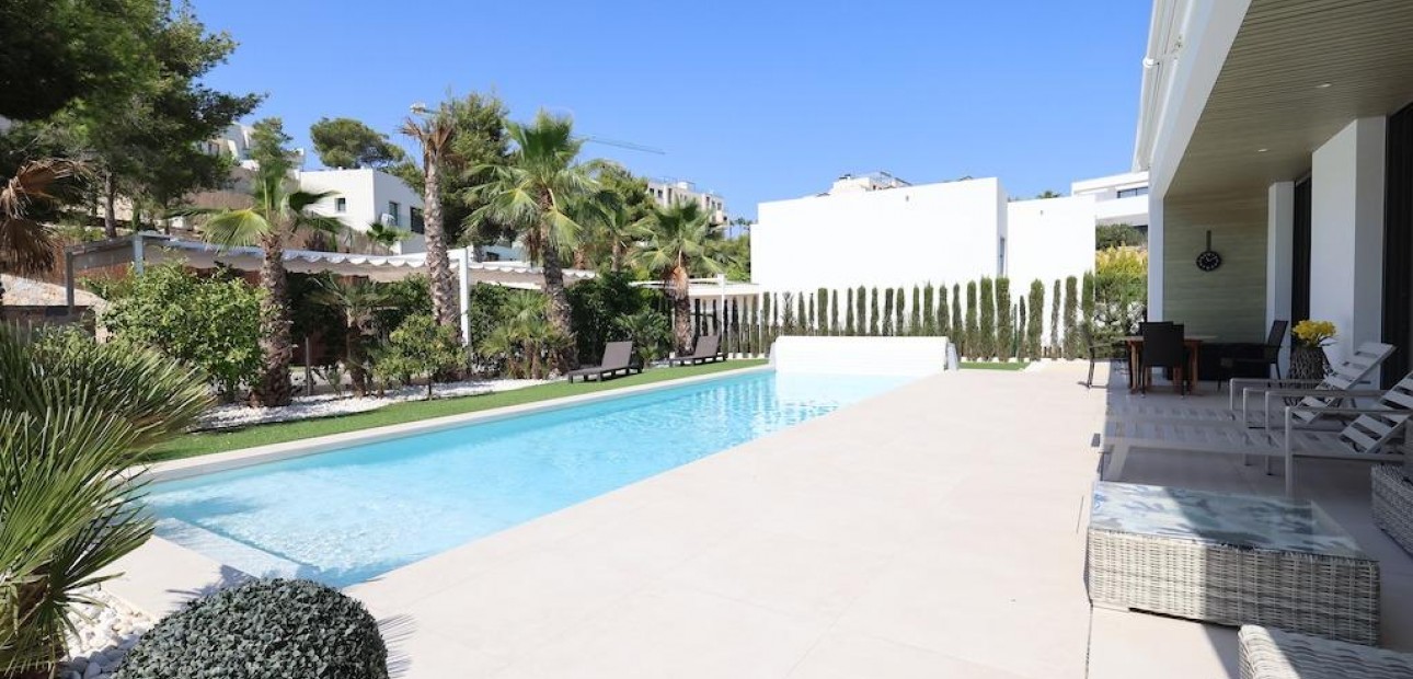 Sale - Villa -
Orihuela - Las Colinas Golf