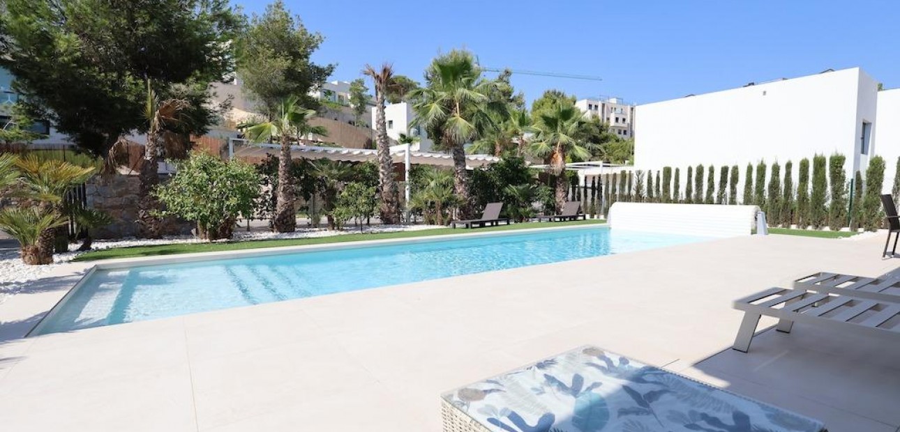 Sale - Villa -
Orihuela - Las Colinas Golf