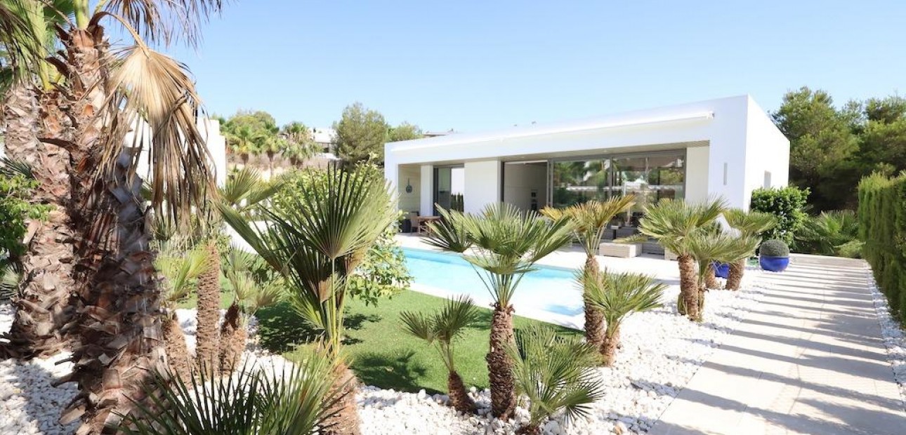 Sale - Villa -
Orihuela - Las Colinas Golf