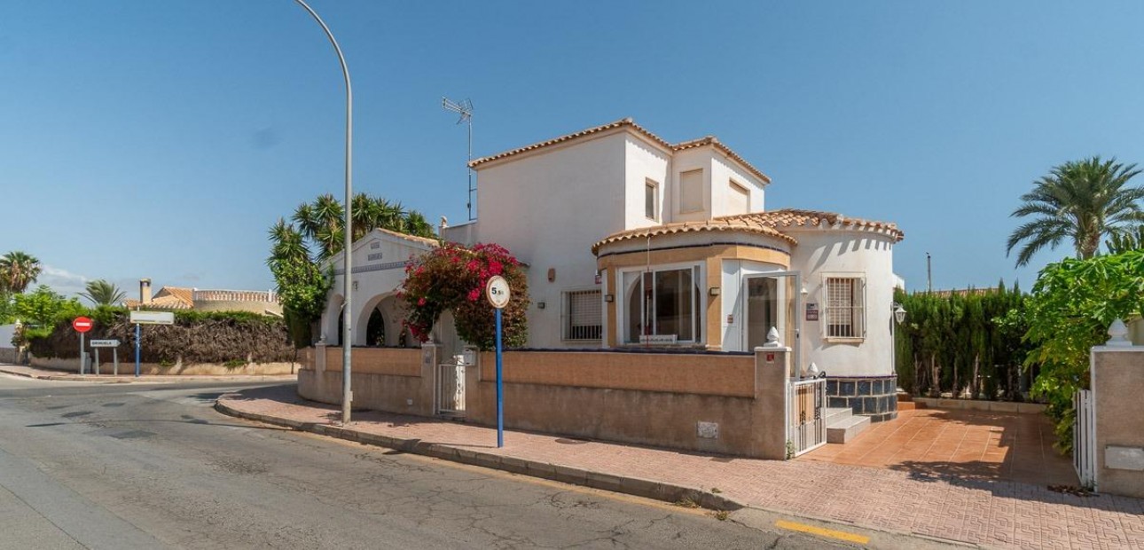 Venta - Villa -
Orihuela Costa - La Florida