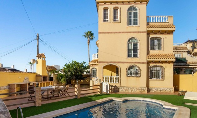 Sale - Villa -
Orihuela Costa - Las Mimosas