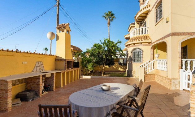 Sale - Villa -
Orihuela Costa - Las Mimosas