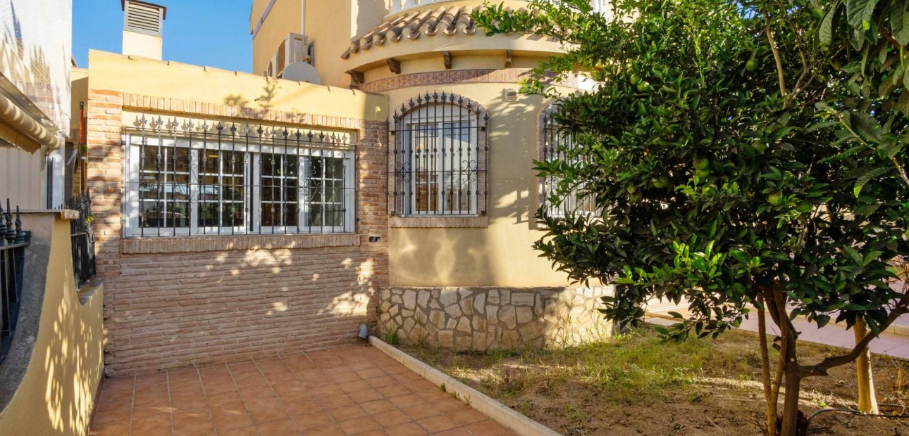 Sale - Villa -
Orihuela Costa - Las Mimosas