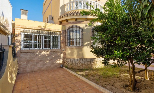 Sale - Villa -
Orihuela Costa - Las Mimosas