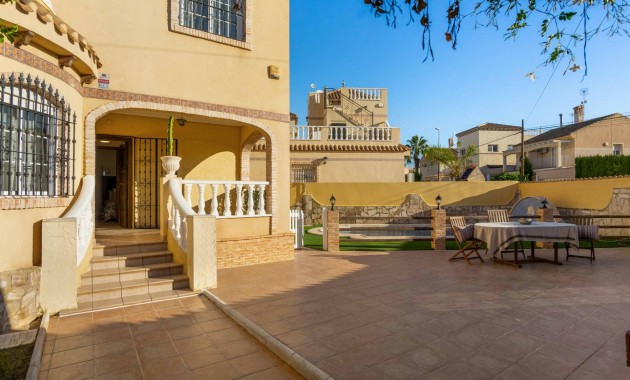 Sale - Villa -
Orihuela Costa - Las Mimosas