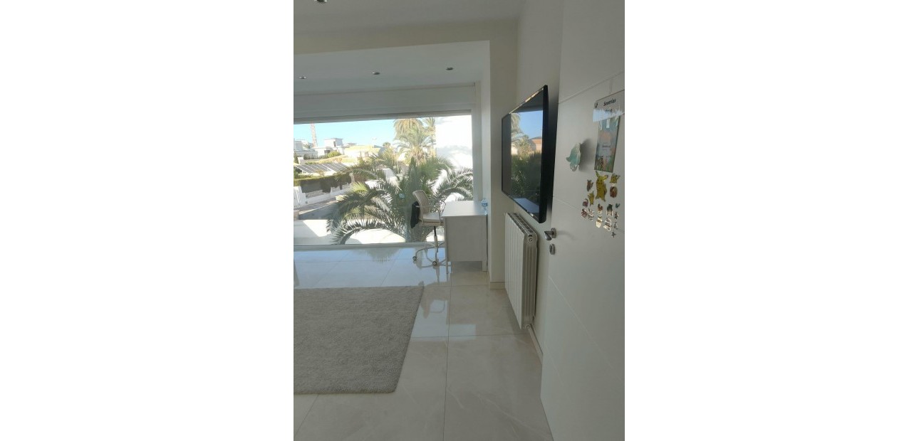 Sale - Villa -
Orihuela Costa - La Zenia