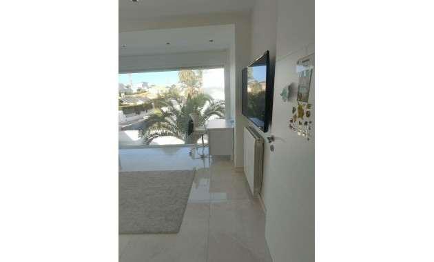 Sale - Villa -
Orihuela Costa - La Zenia