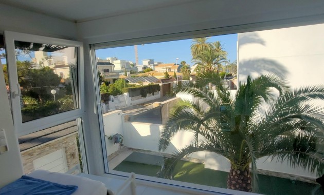 Venta - Villa -
Orihuela Costa - La Zenia