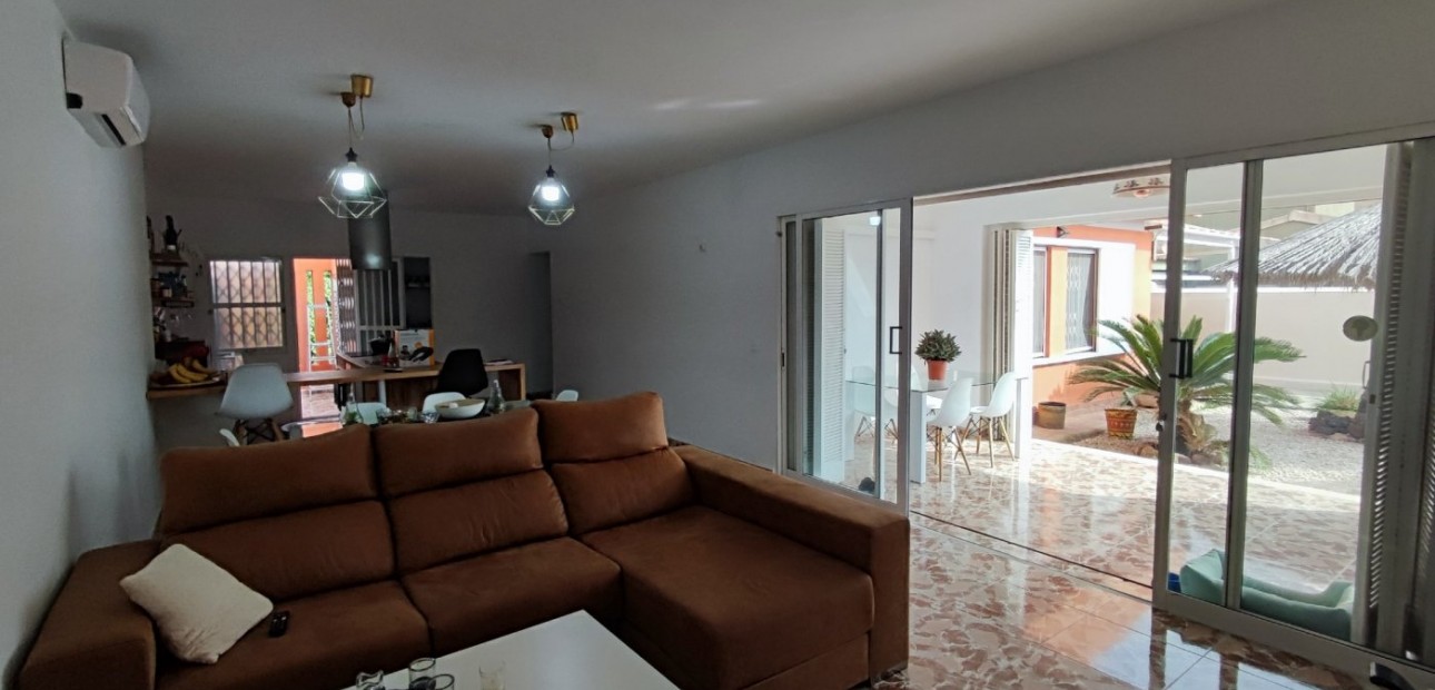 Herverkoop - Villa -
Torrevieja - La veleta