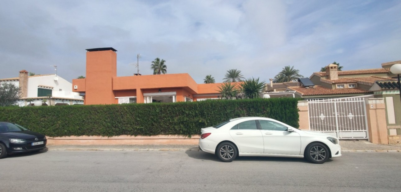 Herverkoop - Villa -
Torrevieja - La veleta