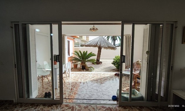 Sale - Villa -
Torrevieja - La veleta