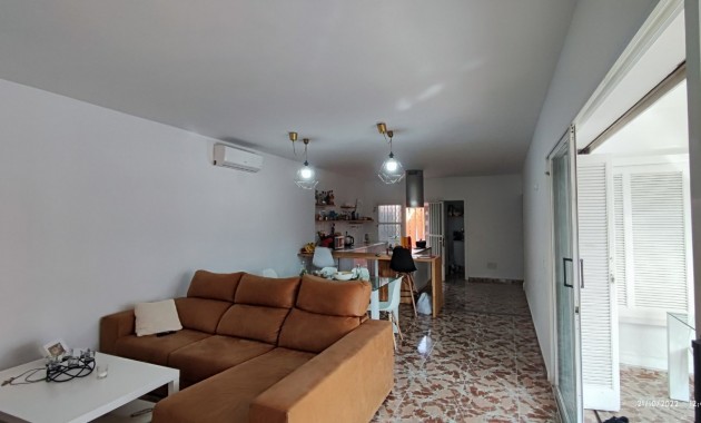 Sale - Villa -
Torrevieja - La veleta