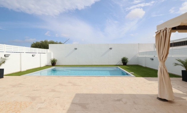 Sale - Villa -
Torrevieja - San luis