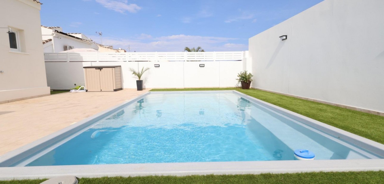 Sale - Villa -
Torrevieja - San luis