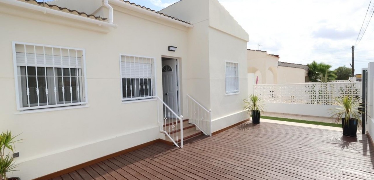 Sale - Villa -
Torrevieja - San luis