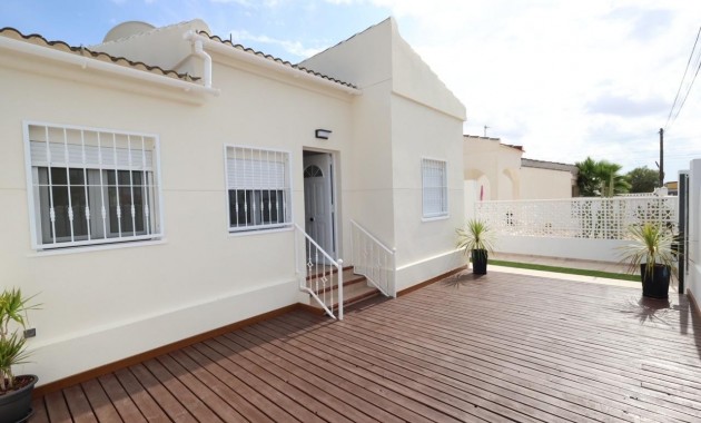 Sale - Villa -
Torrevieja - San luis