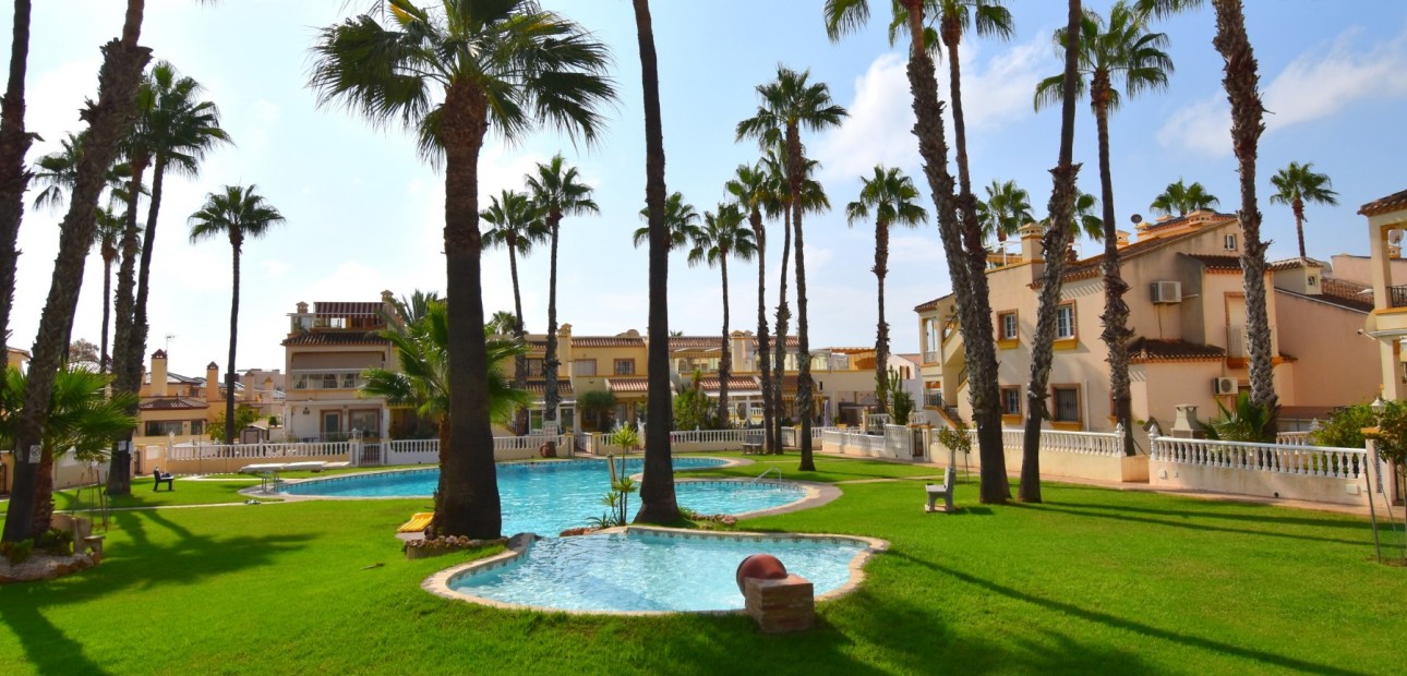 Sale - Apartment / flat -
Orihuela Costa - Playa Flamenca