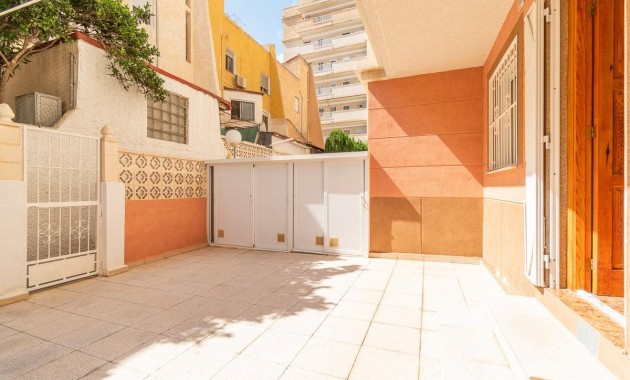 Sale - Apartment / flat -
Torrevieja - Nueva Torrevieja