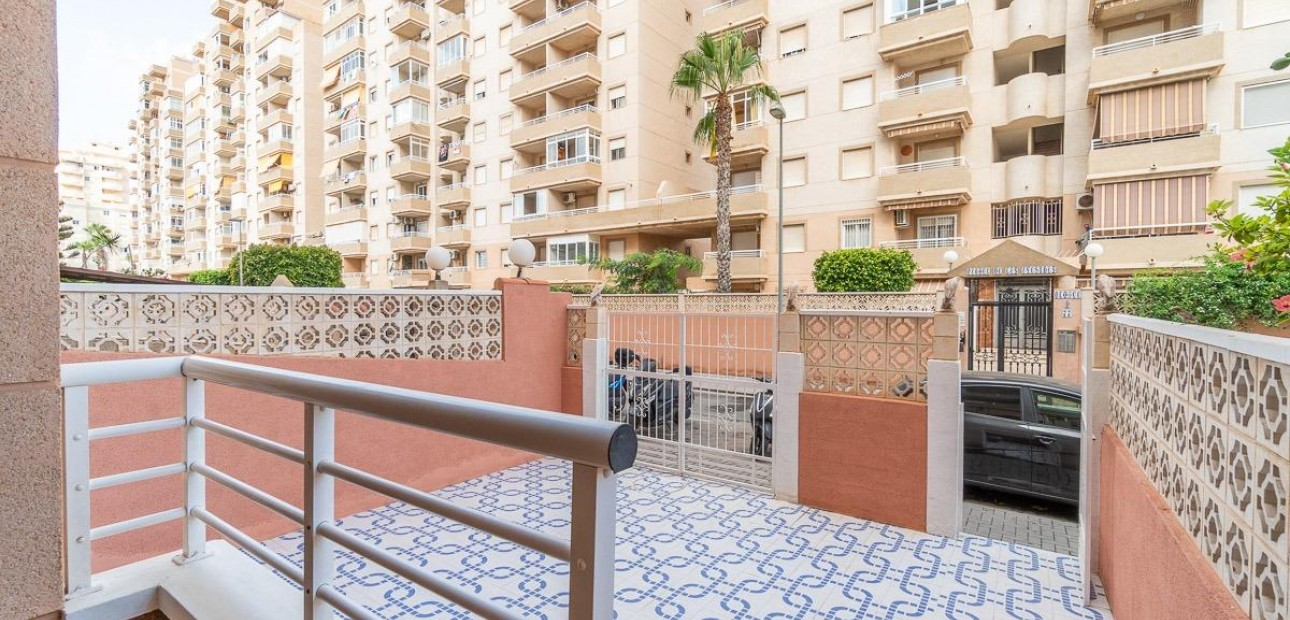 Sale - Apartment / flat -
Torrevieja - Nueva Torrevieja