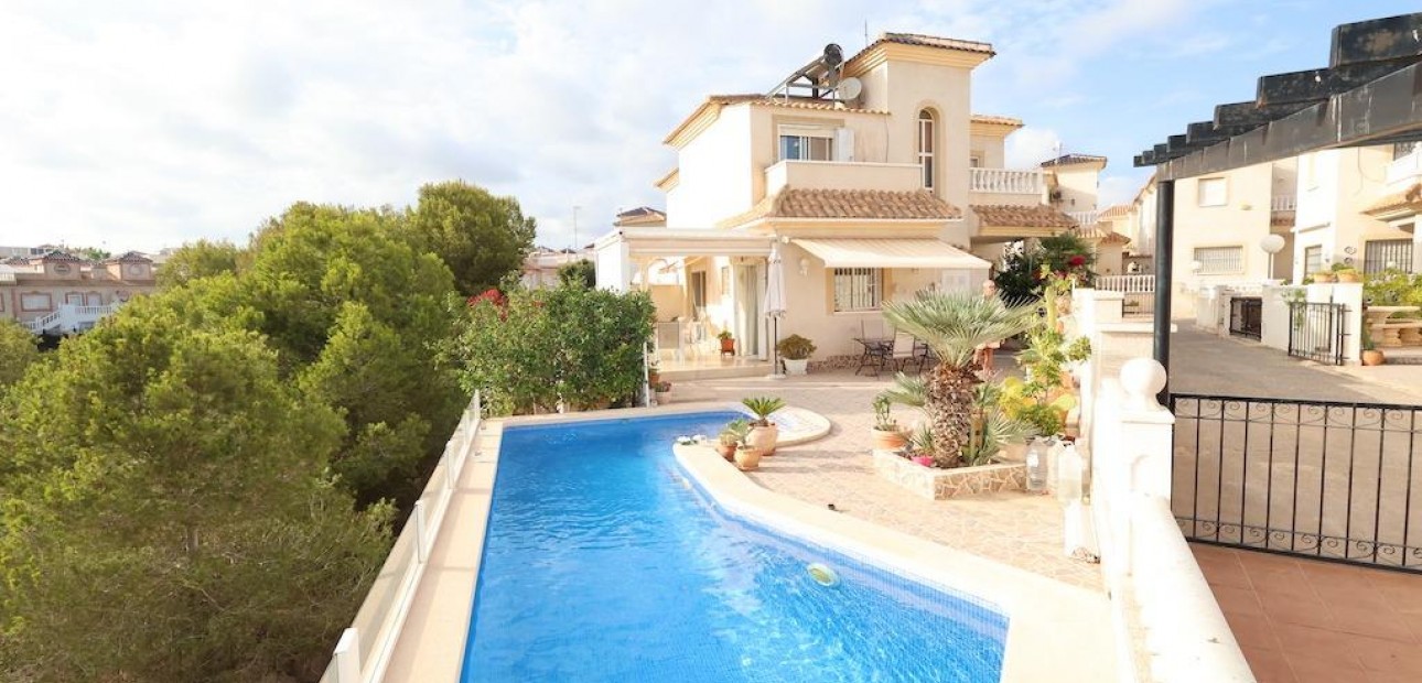 Herverkoop - Villa -
Orihuela Costa - Playa Flamenca