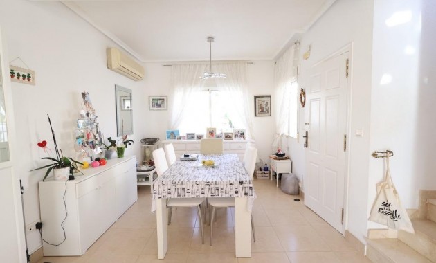 Herverkoop - Villa -
Orihuela Costa - Playa Flamenca