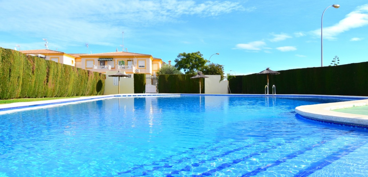 Sale - Apartment / flat -
Orihuela Costa - Playa Flamenca